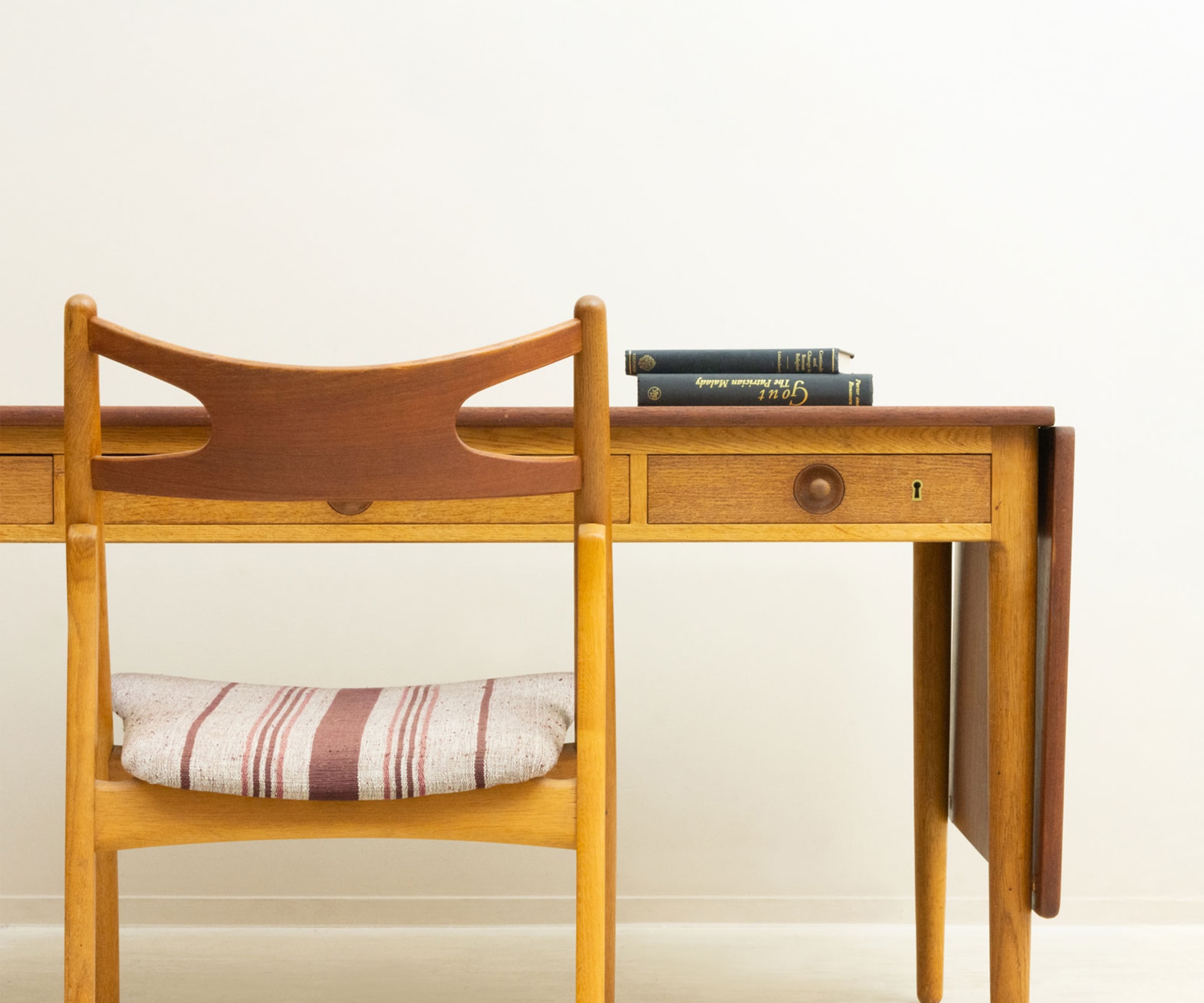 Wegner chair & Desk