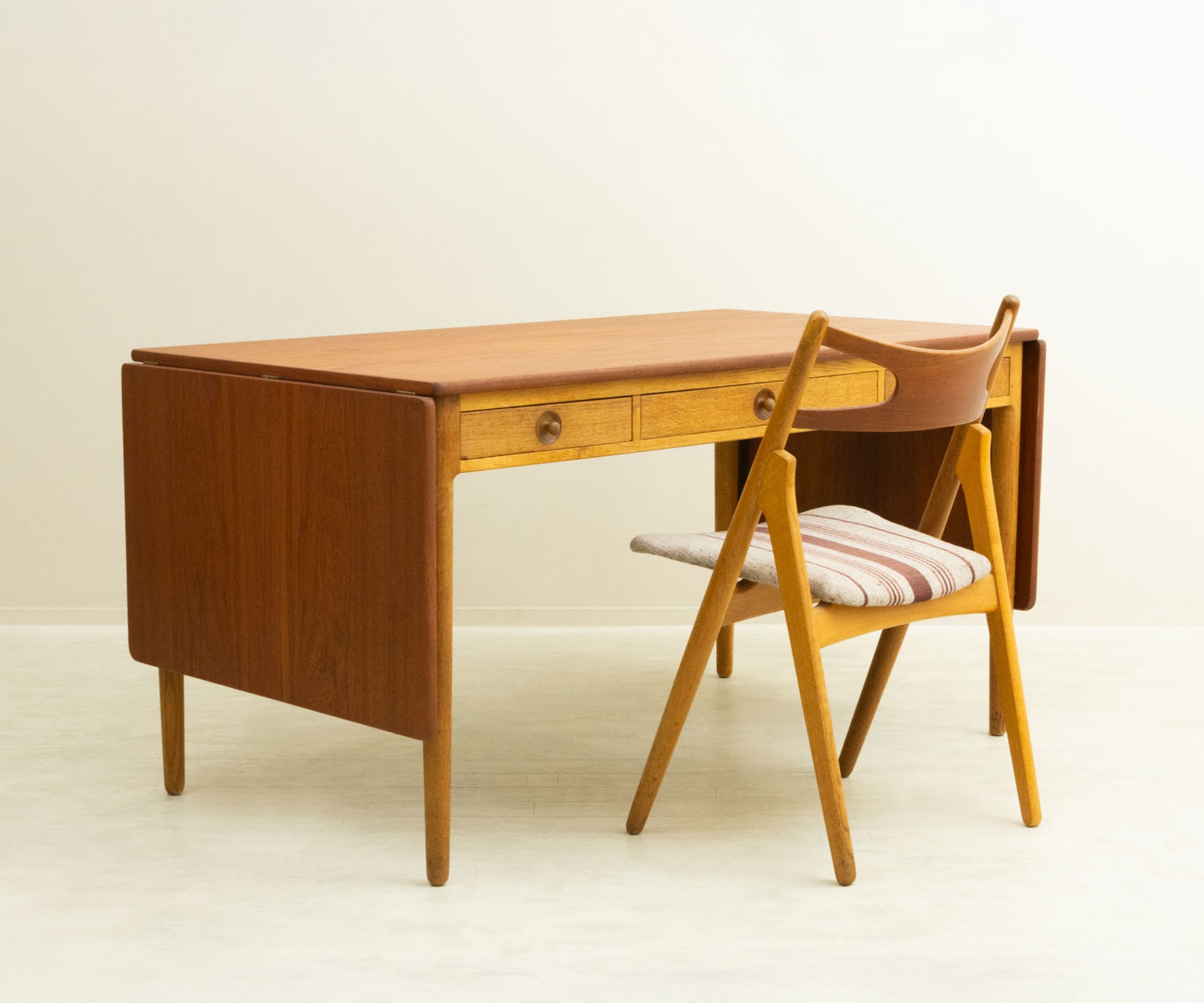 Wegner chair & Desk