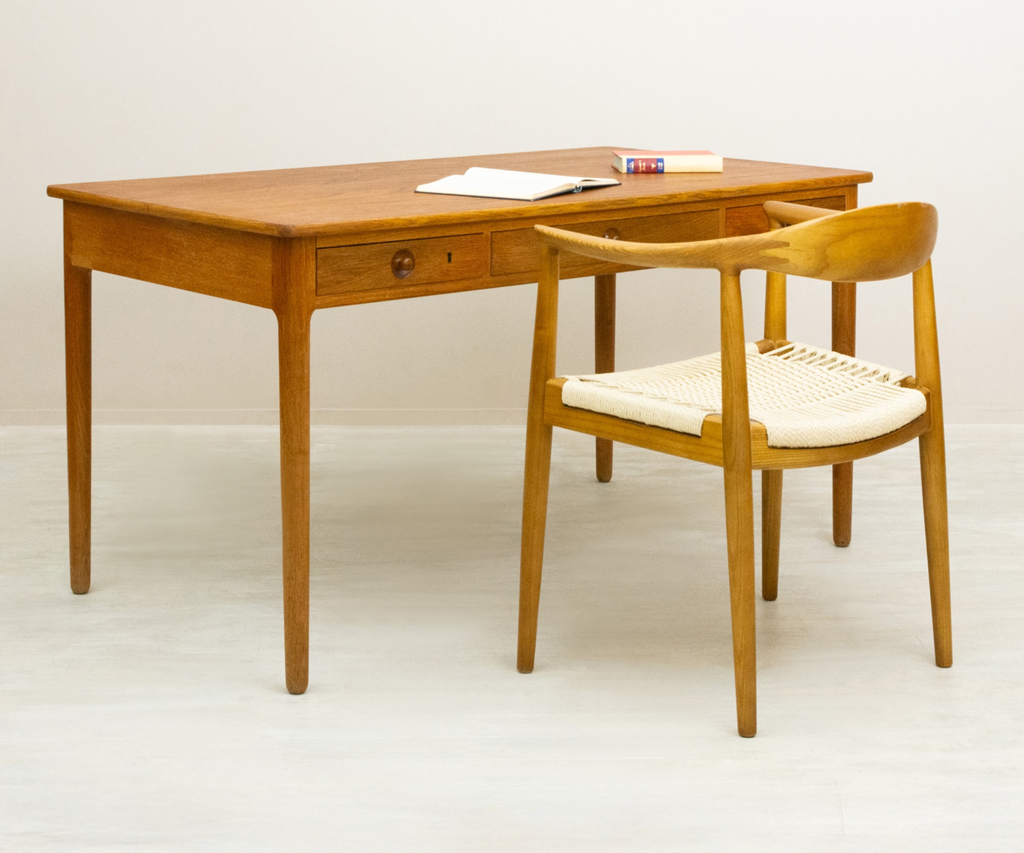 T305 Desk by Hans J. Wegner
