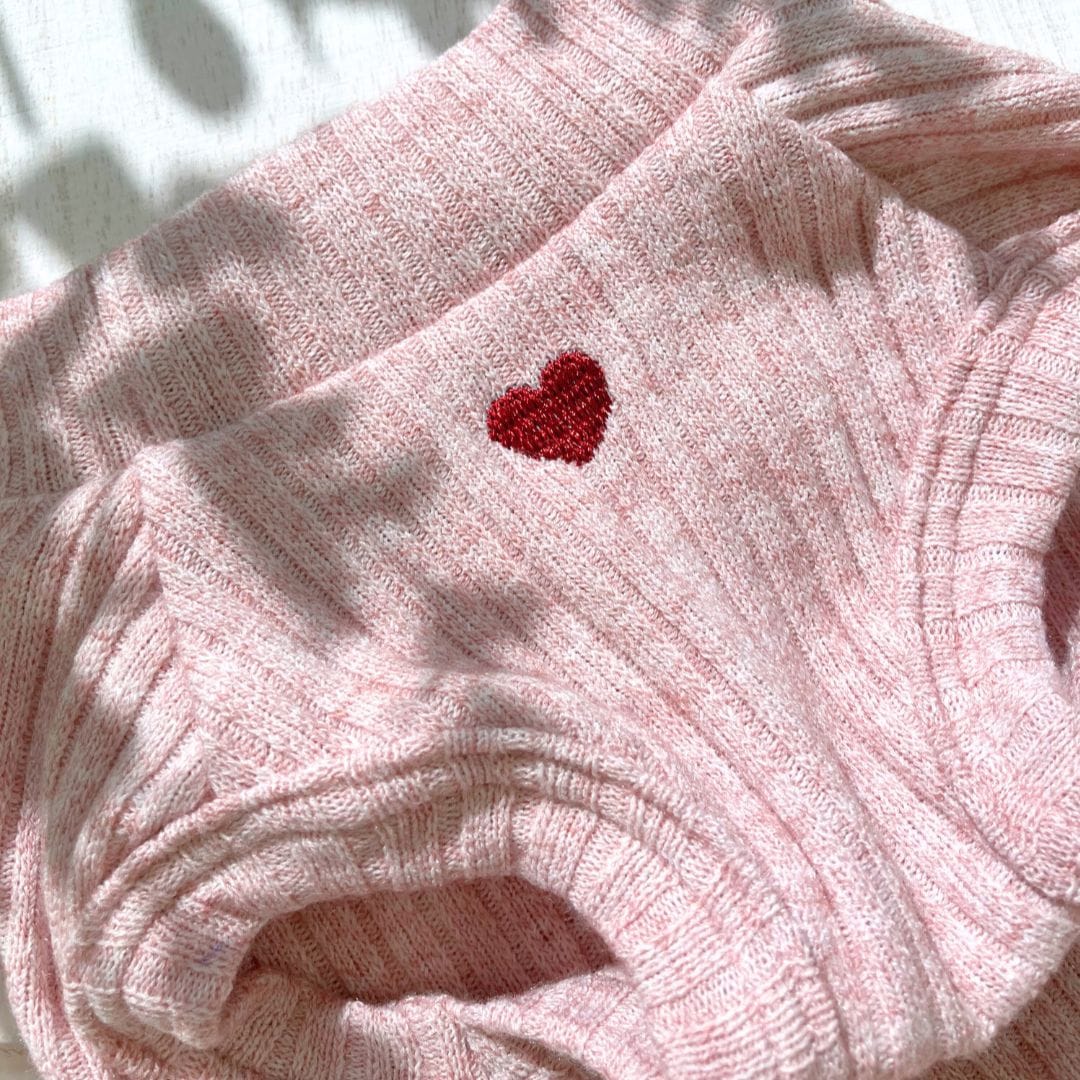 小型犬 バレンタイン服｜ふわふわハートプルオーバーの着用イメージ