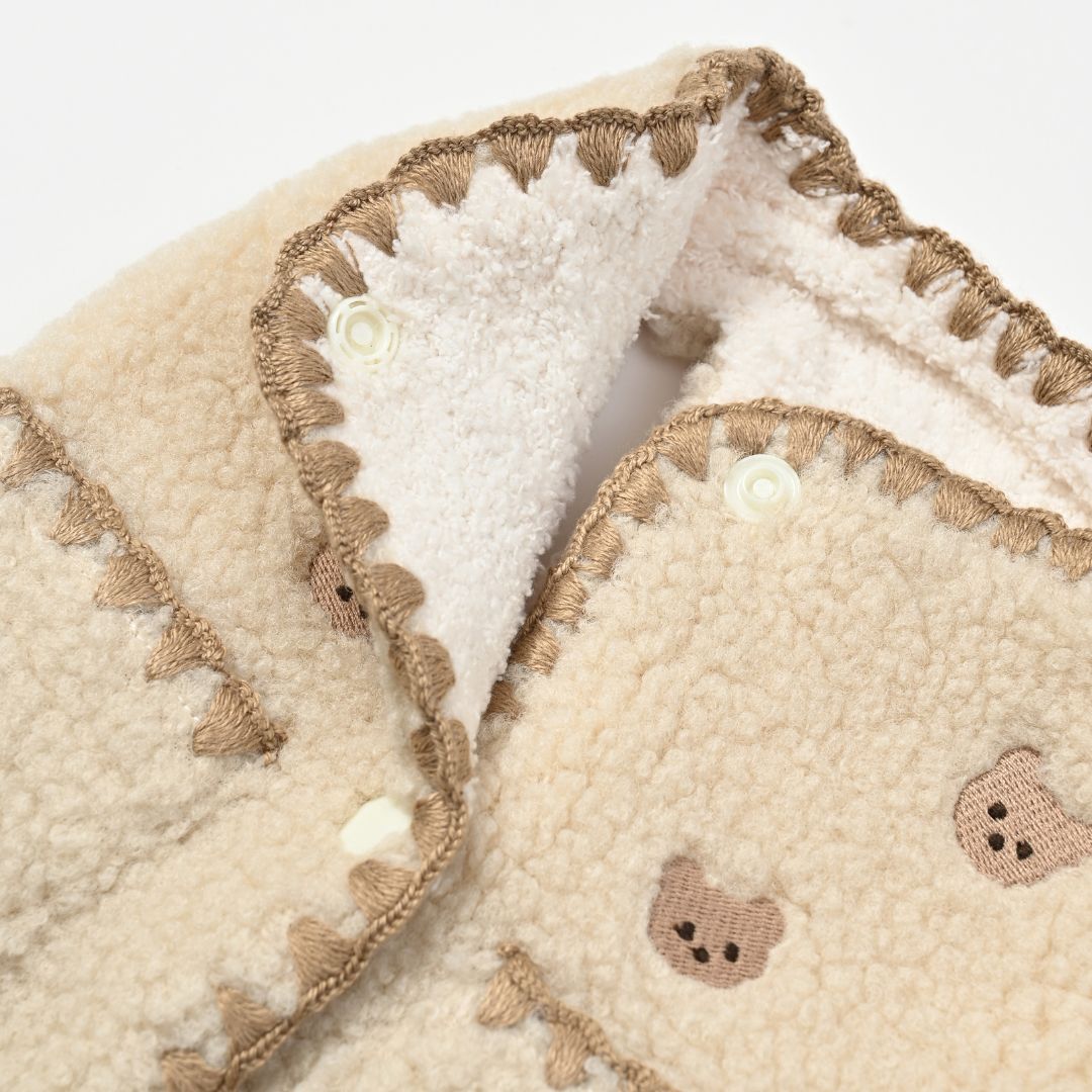くま刺繍ボアベスト 生地感