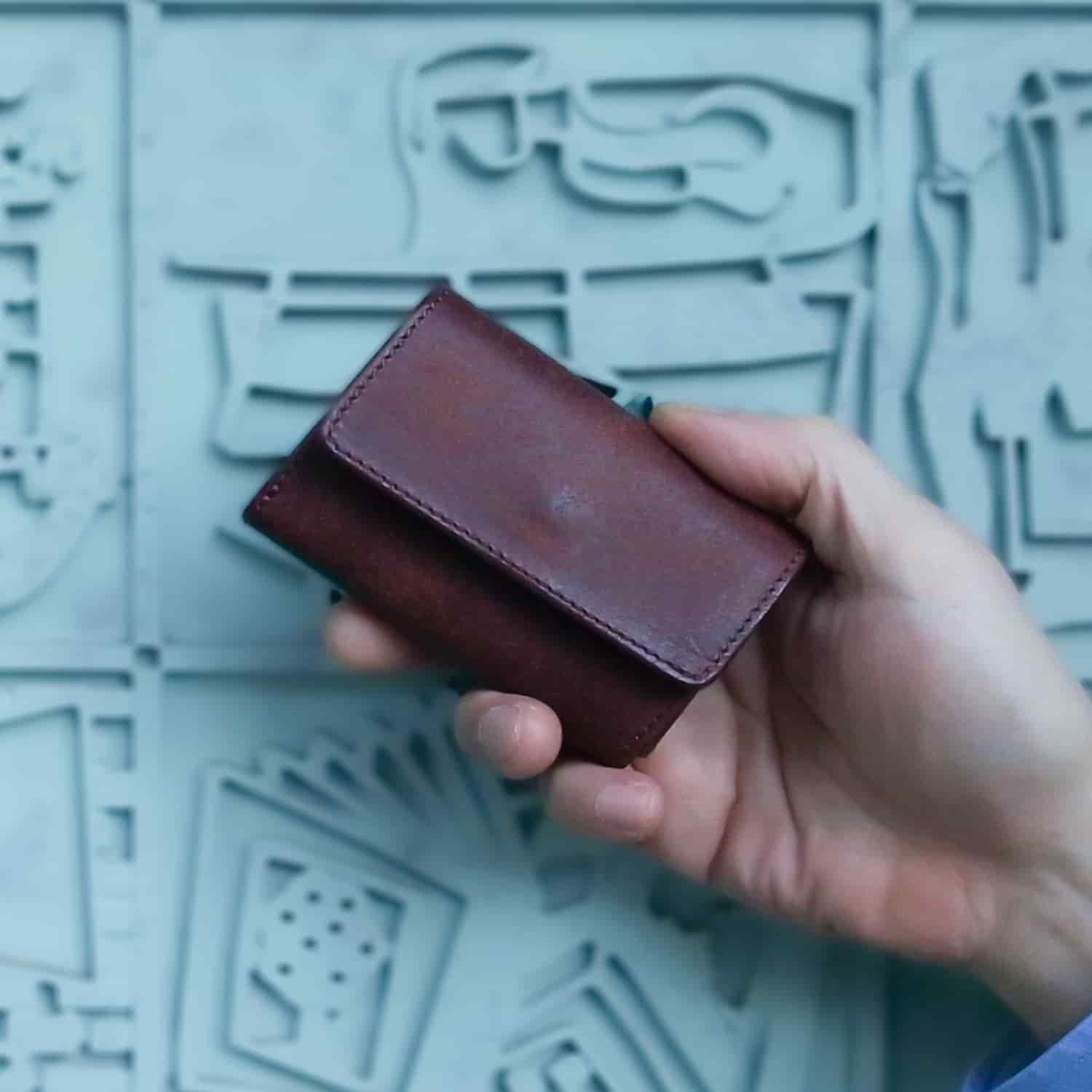 お札を折らずに収納可能　プエブロレザーを使用した小さい財布　Tiny-008pb / Pueblo