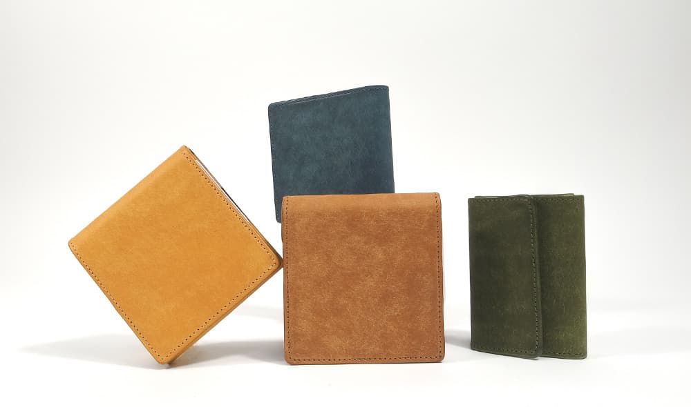シンプルで四角いデザインの財布