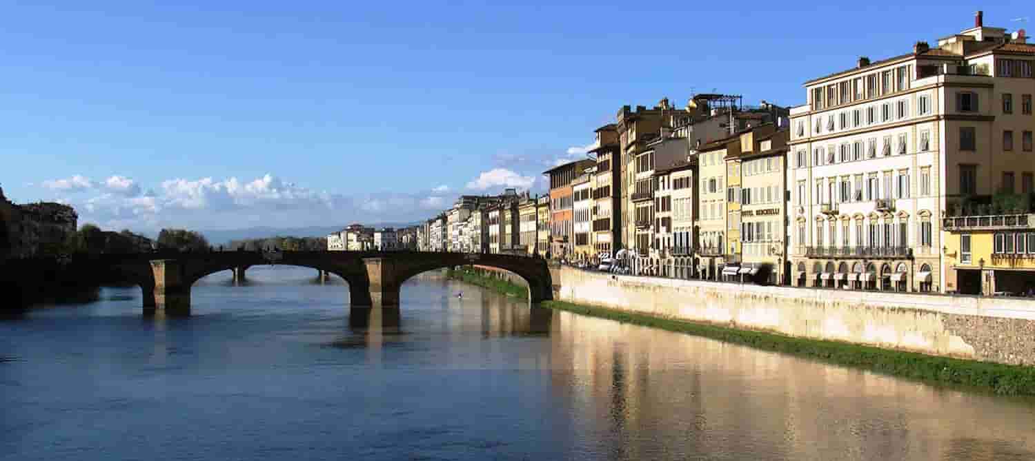 フィレンツェにあるアルト川