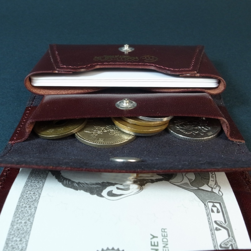 厚さ15mmの薄い財布 イタリアンレザーを使用した二つ折り財布。Slim