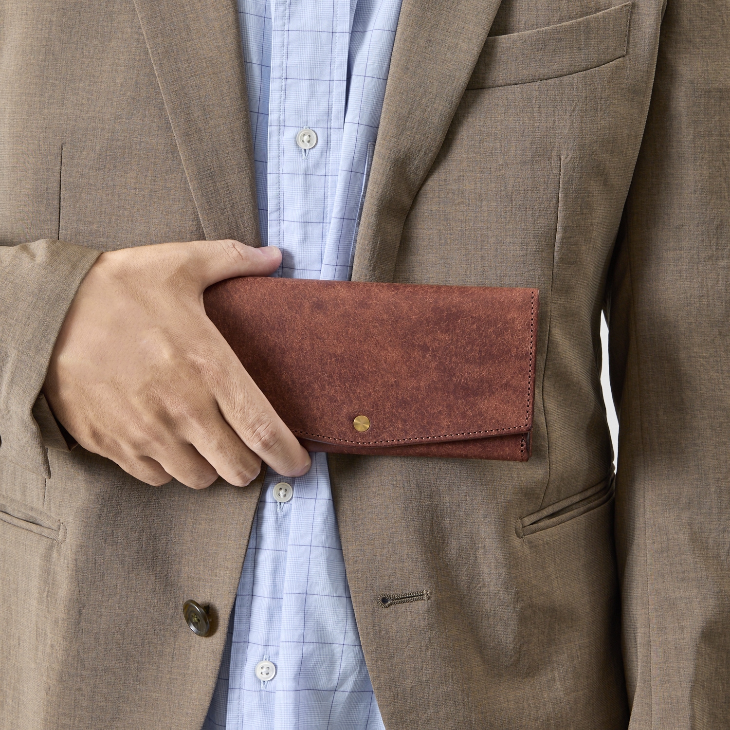 手に持ったモデルカット