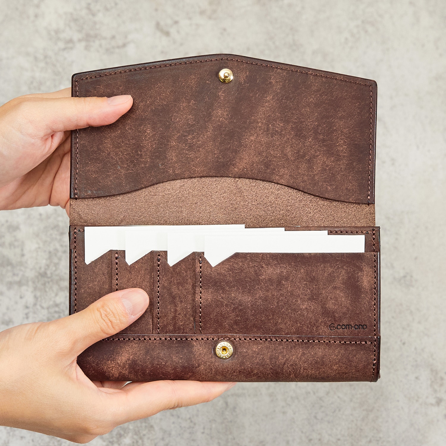 カードの収納方法と構造