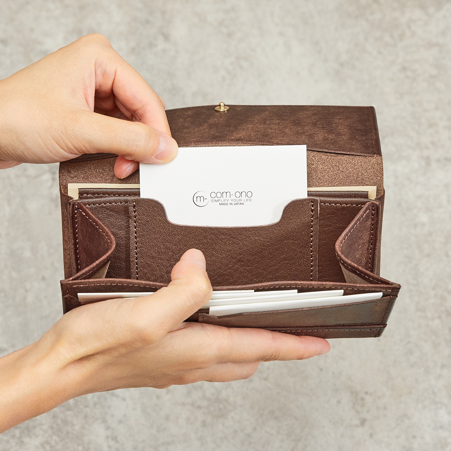 カードの収納方法と構造