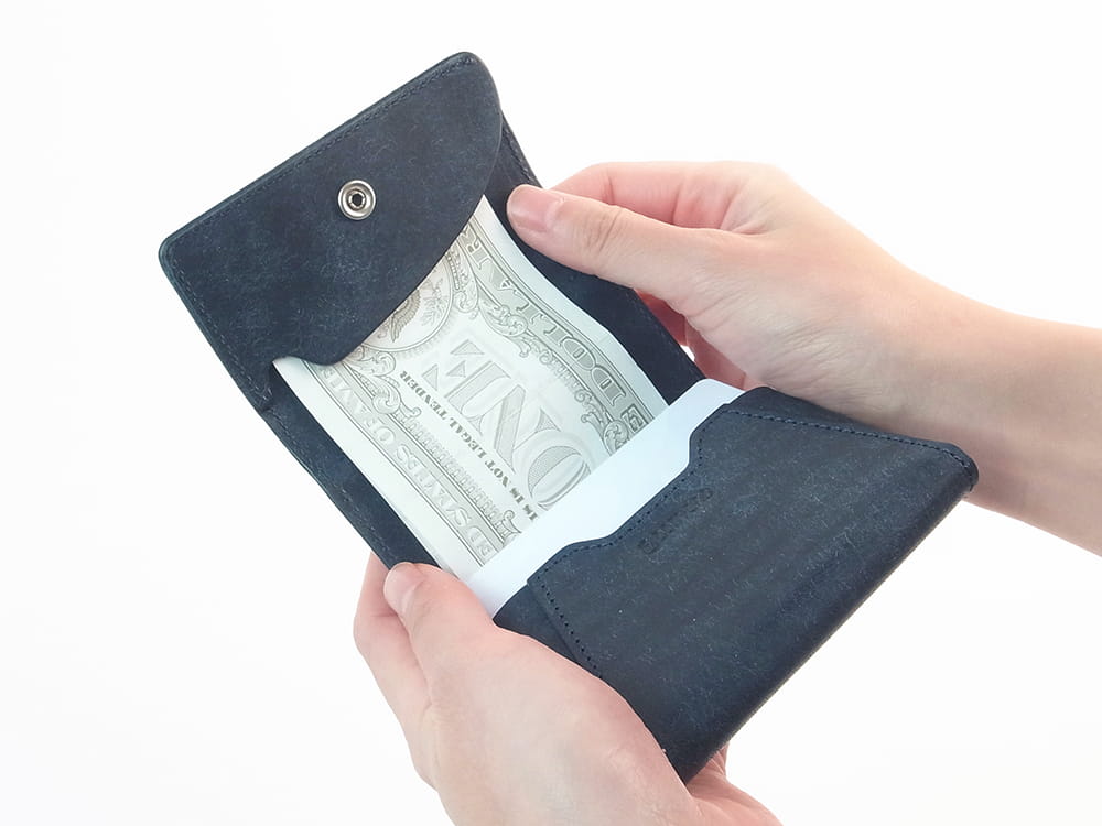 お札を折らずに収納可能 プエブロレザーを使用した小さい財布 Tiny 