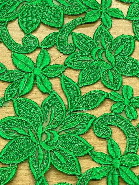 s474 ラスト　3.3m(2.6+0.7)上品な花柄　緑　刺繍レース生地フランスアンティーク