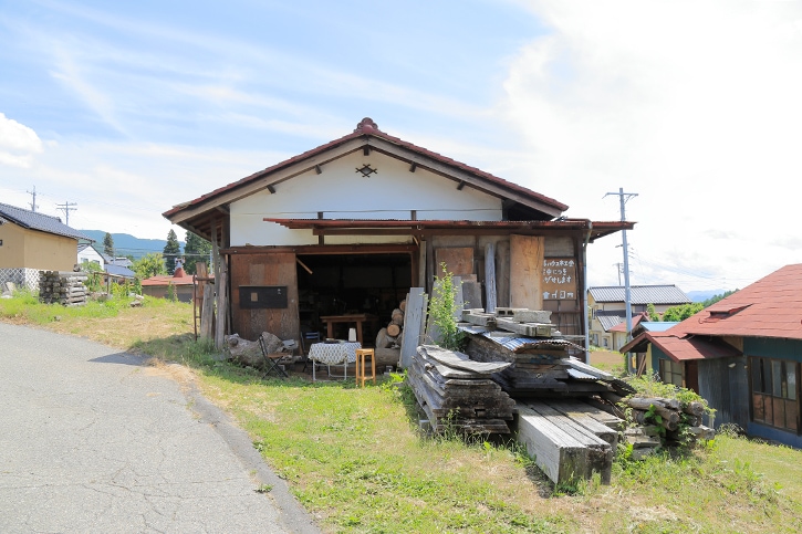 正面から見た工房