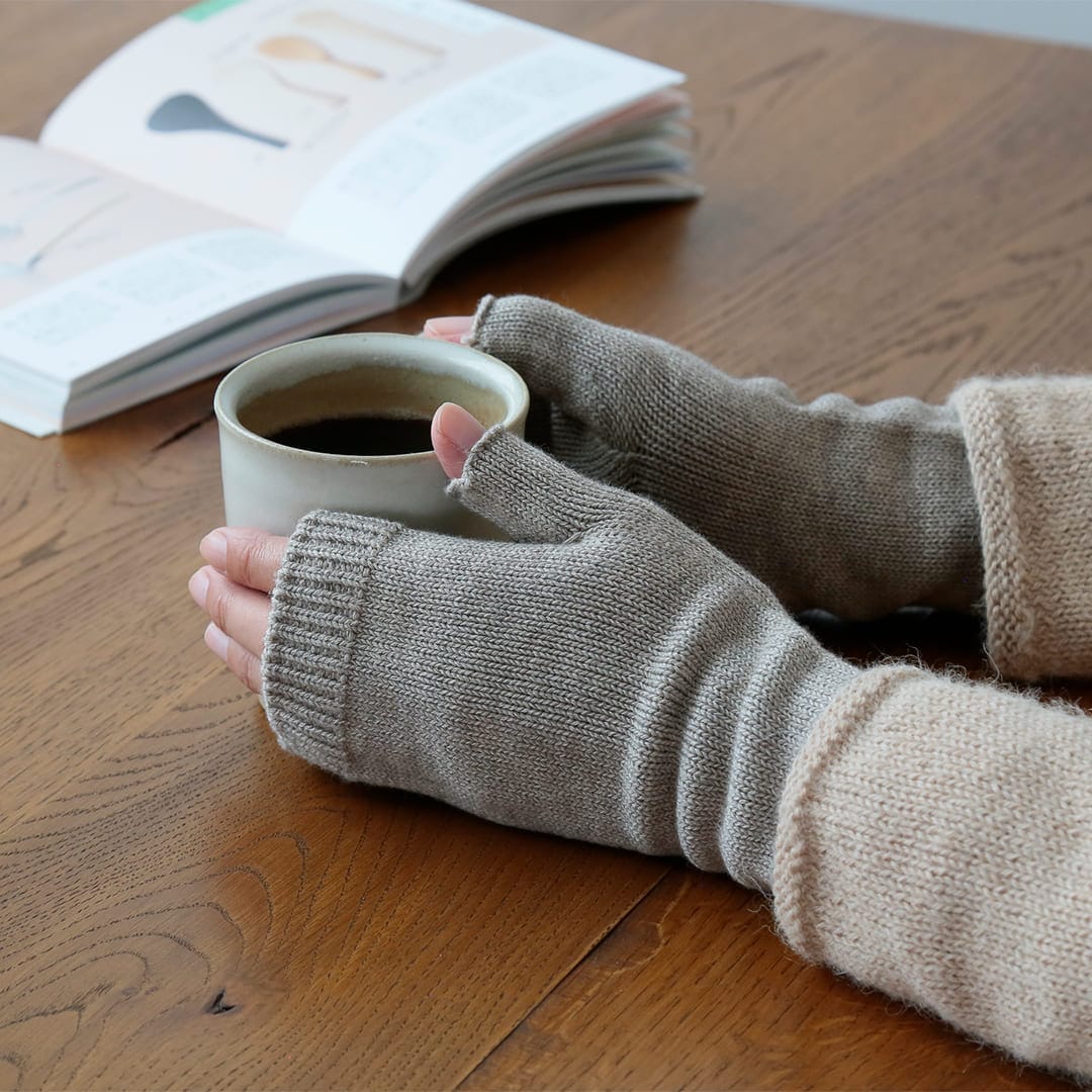 ヤクとオーガニックコットン　縫い目のないハンドウォーマー （天衣無縫）