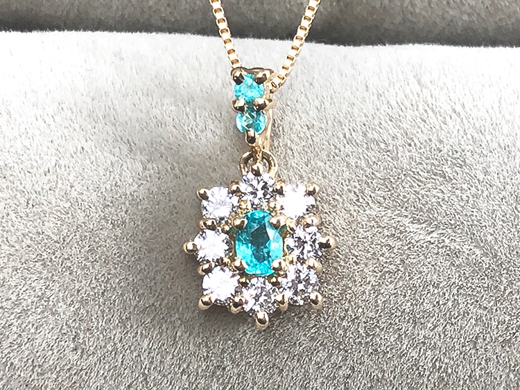 パライバトルマリンとダイヤモンドのネックレス装飾ダイヤモンド