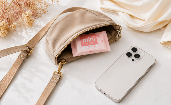 ミニバッグの特等席!スマホより小さいサイズ