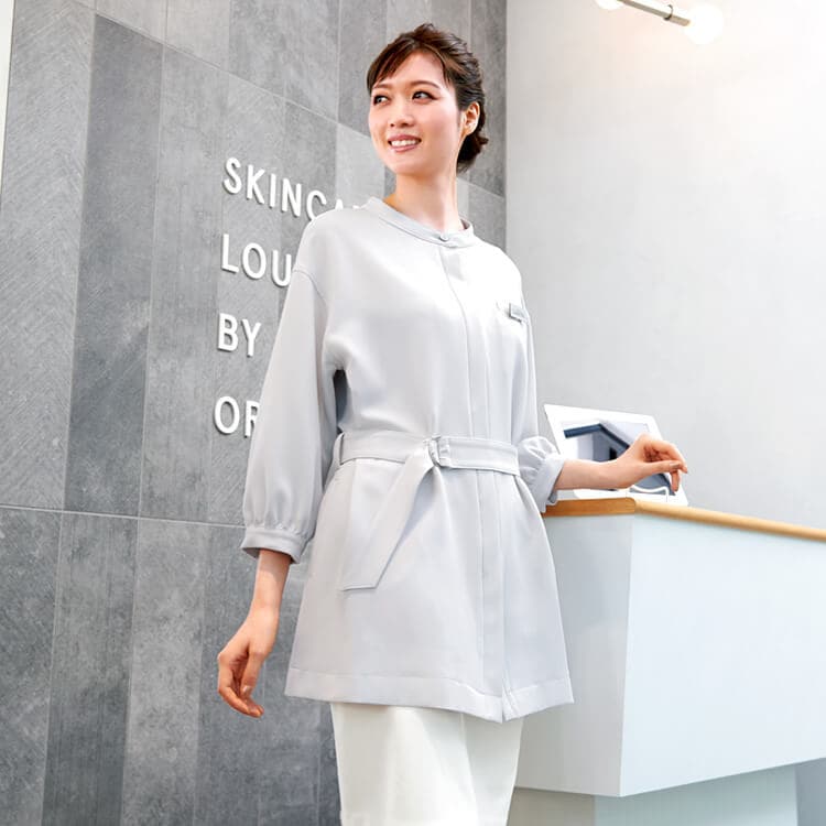 上質なECO素材ジャケット｜清潔感と動きやすさを兼ね備えたエステサロン制服