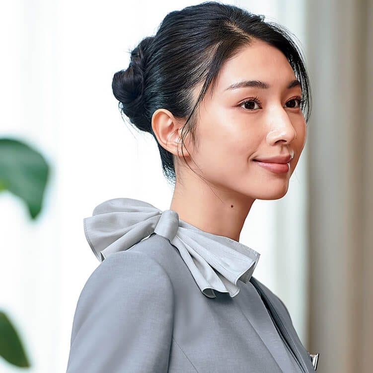 上品な光沢が魅力のスカーフ｜制服に彩りを添えるシャンタン素材 事務服アクセサリー