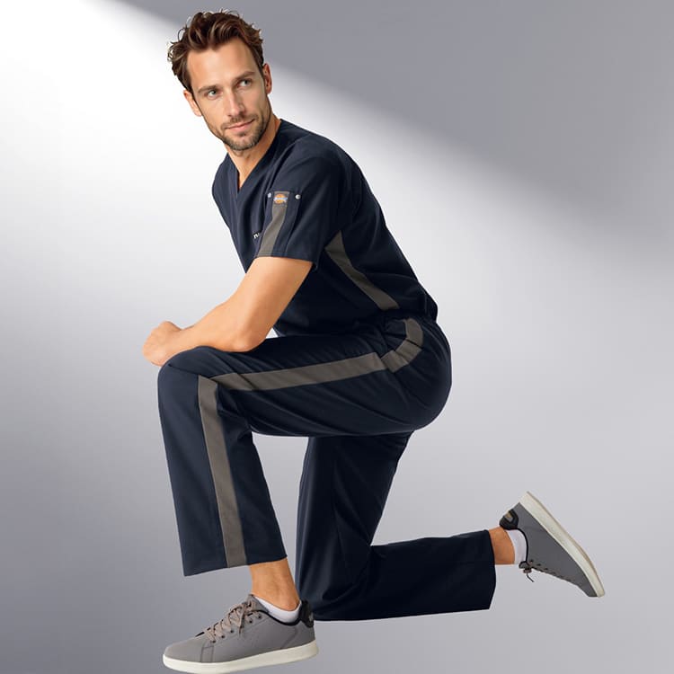 ディッキーズ スクラブパンツ 5037SC｜Dickies（フォーク）。ストレートシルエットでスタイル良く見える最新モデル。看護師や医師のチームユニフォームに一番人気のおしゃれな医療用ズボン