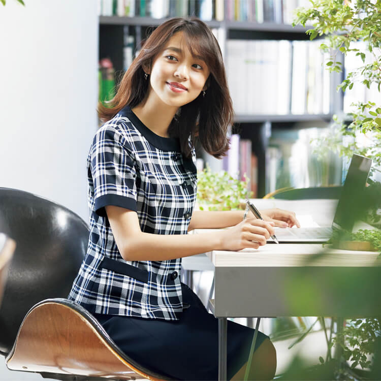 業務制服オーバーブラウス