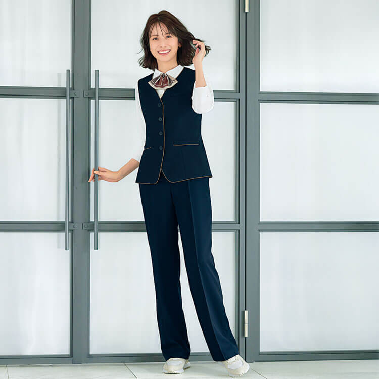 事務服パンツ・ストライプ柄・レディース・オフィス制服・接客制服・ホテルスタッフ・上品シルエット・働きやすいパンツ