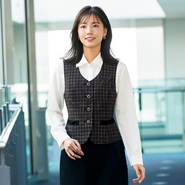 アンジョア・ブロックチェック柄・事務服ベスト・オフィス向け・レディースユニフォーム