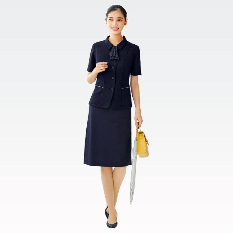 オフィス制服 オーバーブラウス 半袖 ESA1023 ニットの柔らかな肌触り。立体パターンで体のラインを美しく見せる、おしゃれでスタイリッシュな事務服