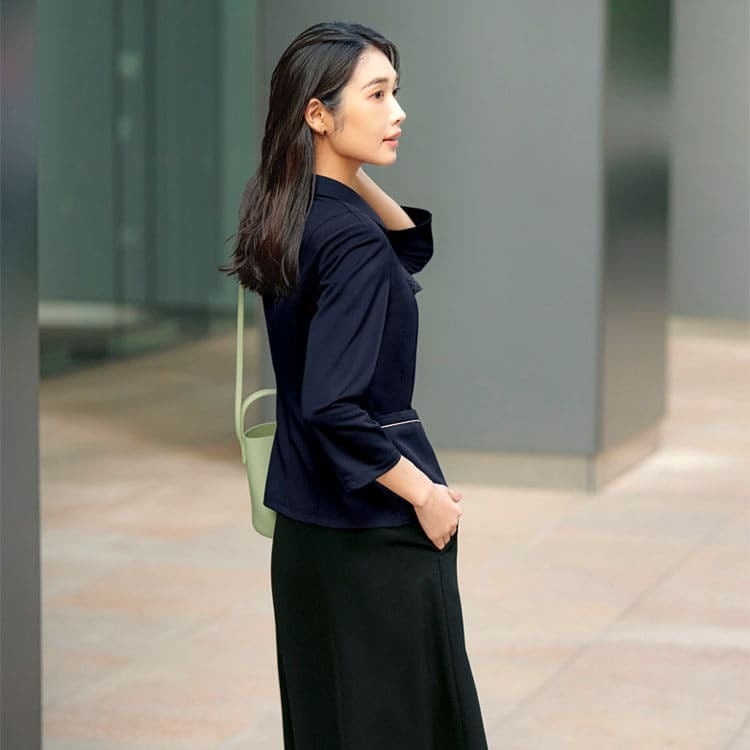 オフィス制服 オーバーブラウス 七分袖 ESA1024 無地×チェックのコンビデザイン。夏服 高通気サマーニットで涼しく、立体パターンが美しいラインを演出する事務服