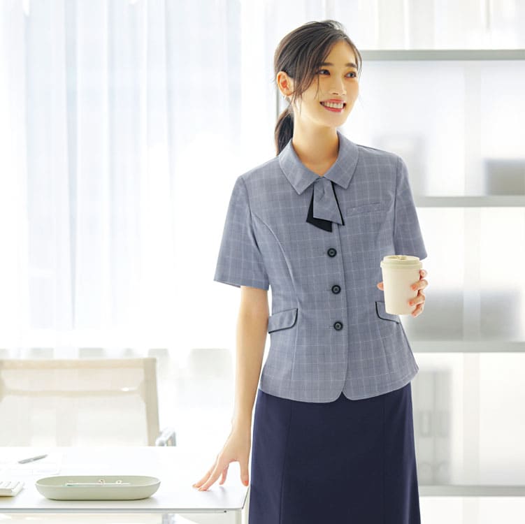 オーバーブラウス 半袖 事務服｜ENJOY (カーシーカシマ) のエレガントな夏服。ピンクとブルーのチェック柄が受付や接客で映える上品なデザイン 新作のオフィスユニフォーム