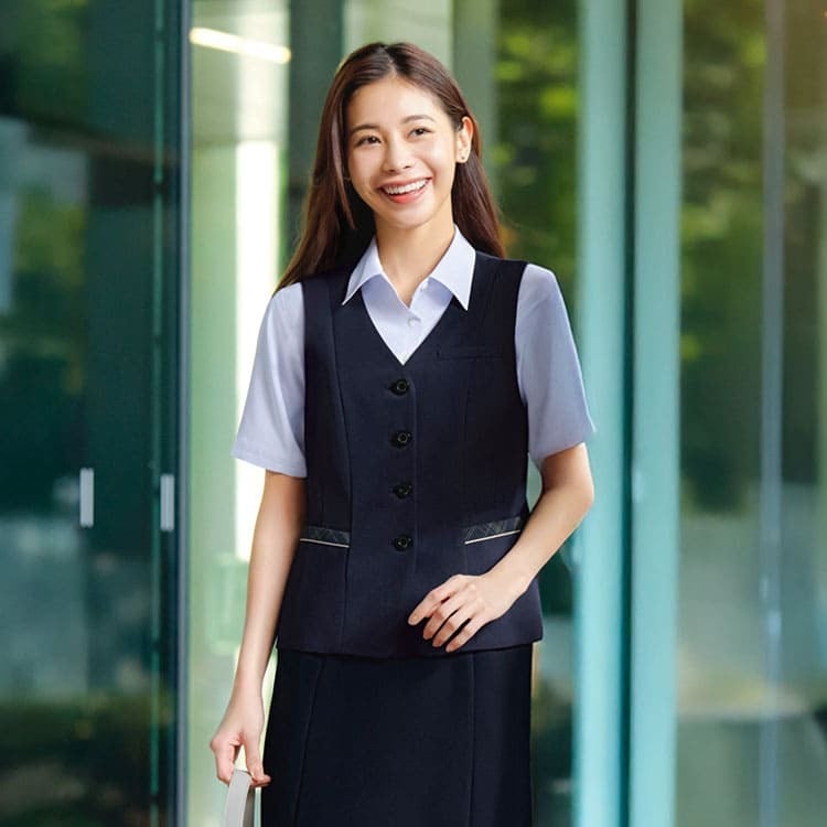 事務服 ベスト 夏服 ESV1025 ENJOY（カーシーカシマ） 高級感のあるジャガード編み。上品なネイビーで信頼感を高める、美しいシルエットのサマーベスト eユニフォーム