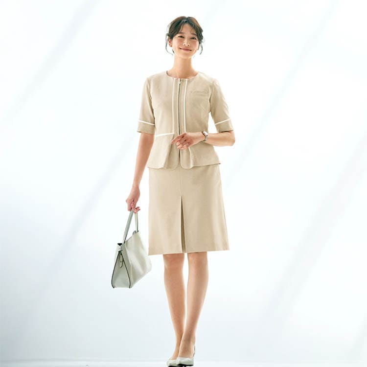 麻調のナチュラル感とドライな風合いが特徴のリネンライク素材を使用したUNILADYの夏用事務服スカート。