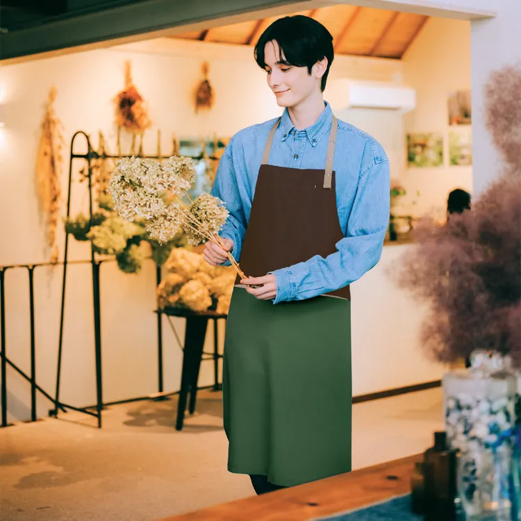 自然由来の色味が魅力の物販サービス ユニフォーム エプロン 店舗制服