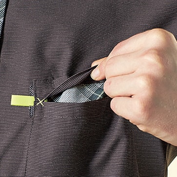 ビルメン作業着　半袖シャツ（w-kah-csy124）は、ペンやIDカードなど、常に身につけておきたいアイテムを収納できる胸ポケット。