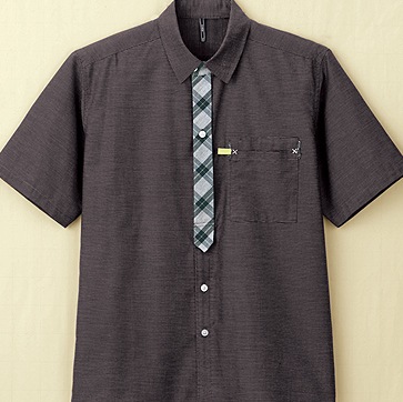 ビルメン作業着　長袖ダンガリーシャツ（w-kah-cwy123）は、ネクタイをしているかのようなデザインは、堅苦しくないのに、ちょうどよくフォーマル。