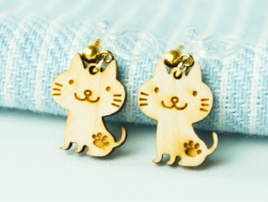 ゆらりイヤリング・ピアス　おすわりネコ