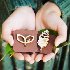 軽くて使い心地のいい木のアクセサリー