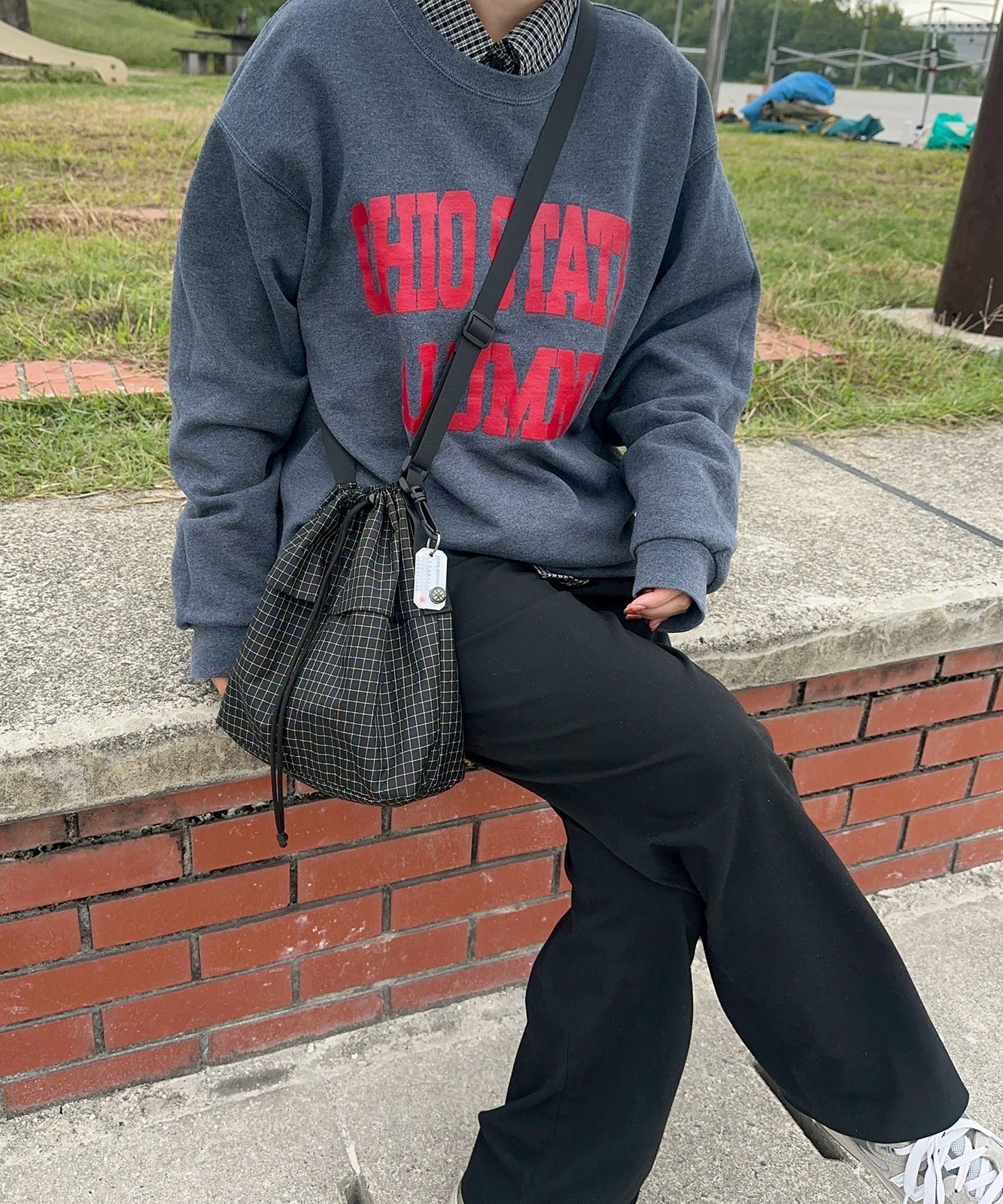 ブラックチェックショルダーバッグ画像