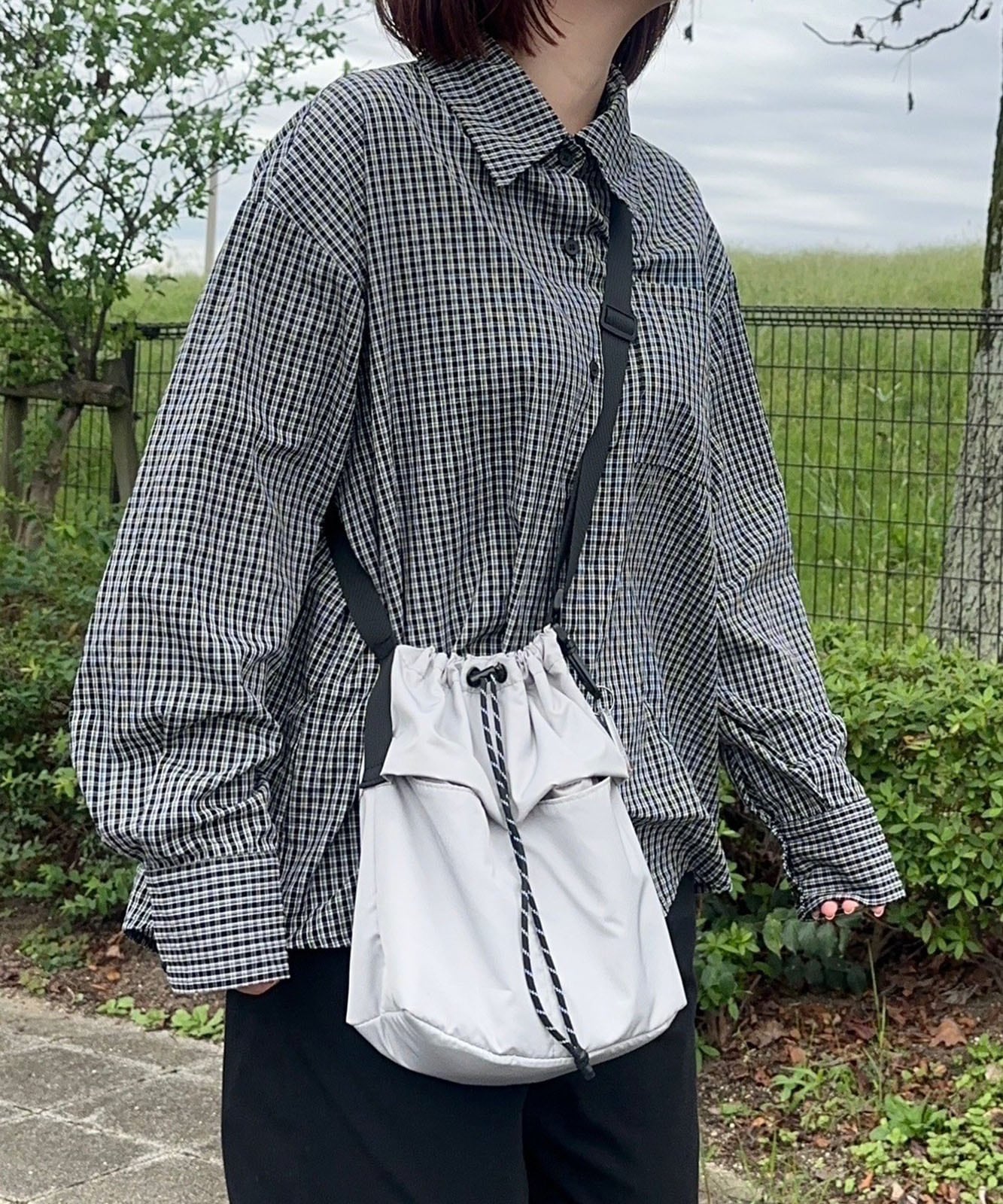 ブラックチェックショルダーバッグ画像