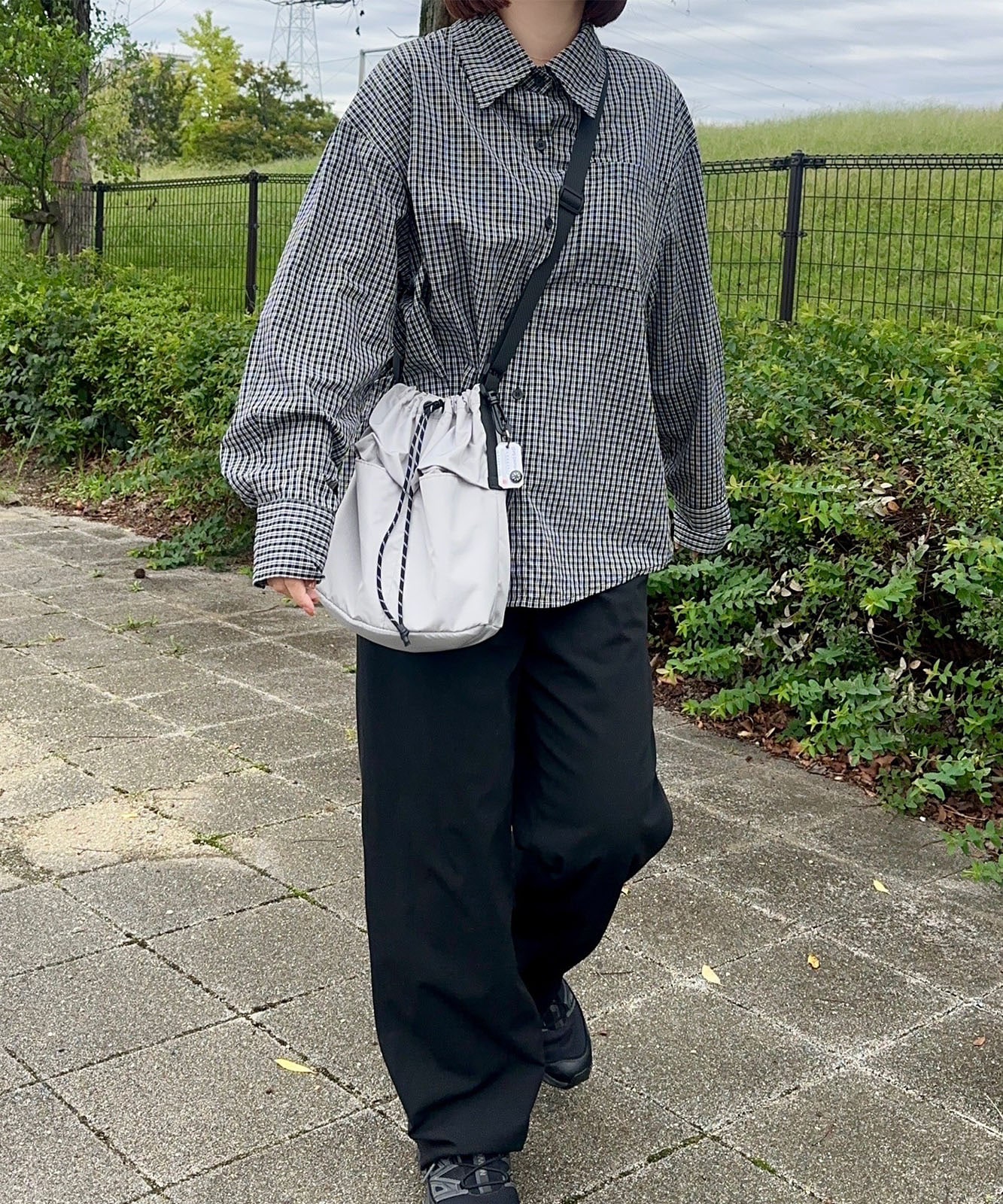 ブラックチェックショルダーバッグ画像