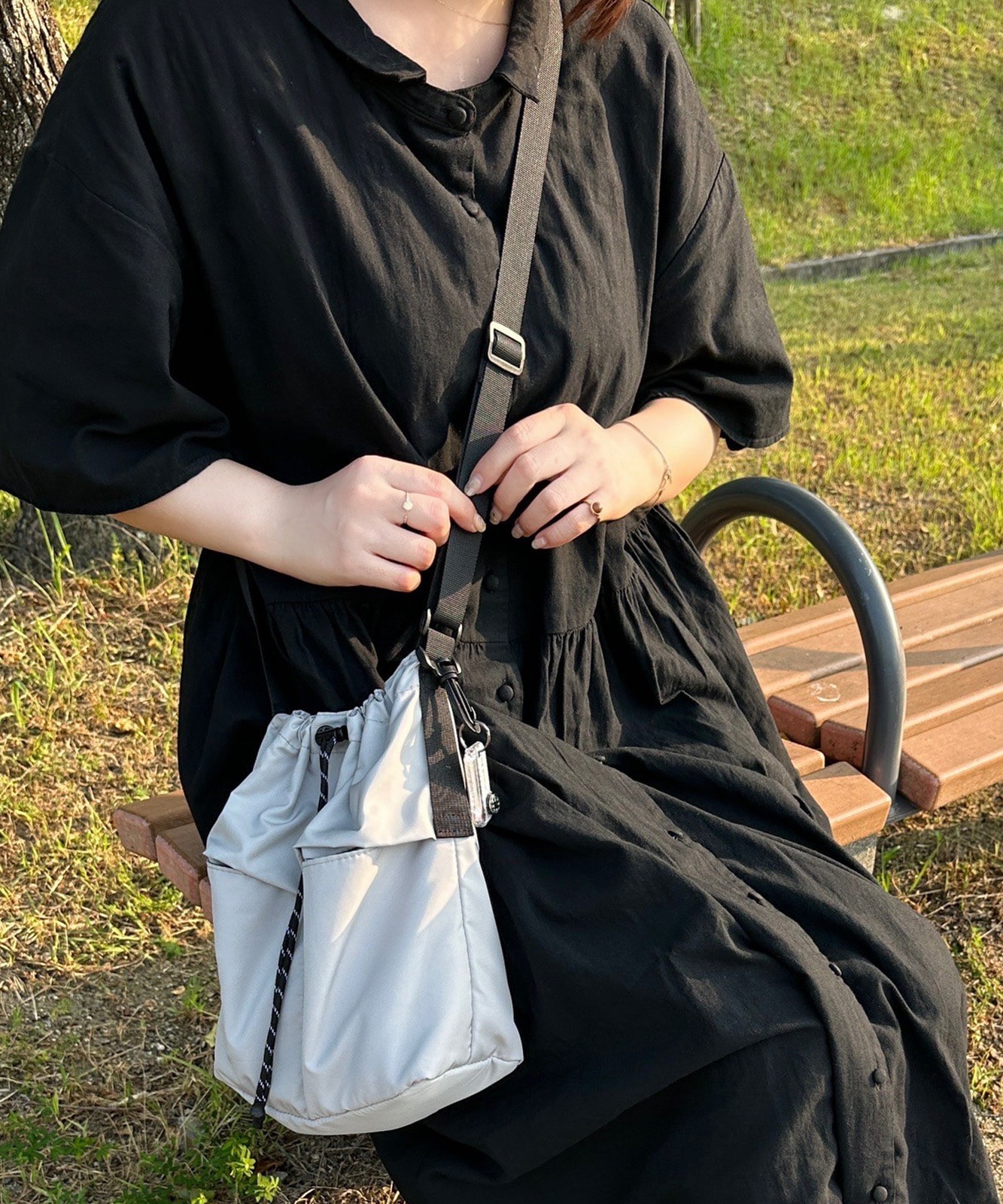 ブラックチェックショルダーバッグ画像