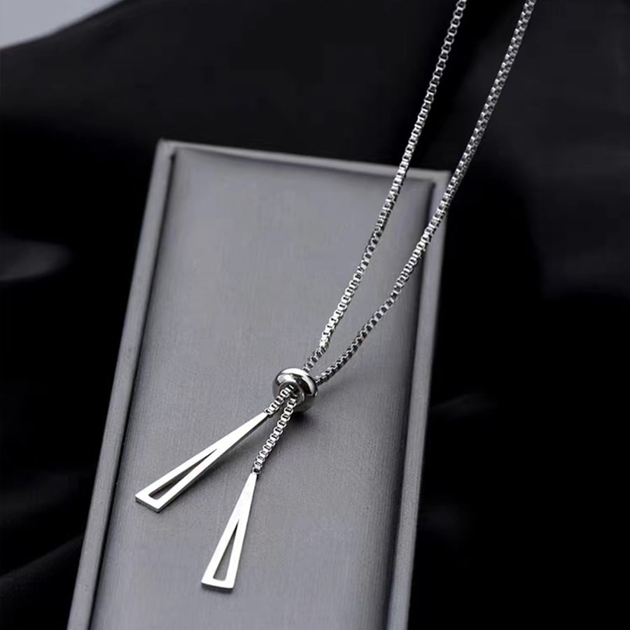 LIBALF モアサナイトネックレス トライアングル