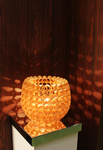 Thin kanna objet table lamp