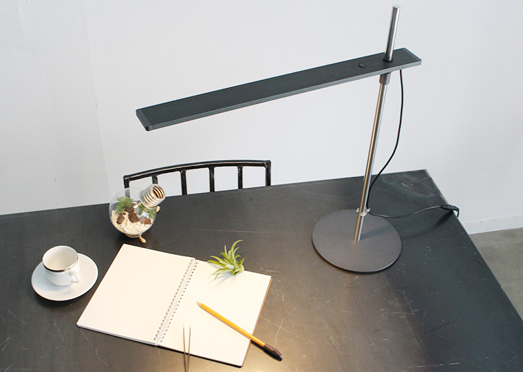 LED Stelo desk lamp<br>LED ステーロ デスクランプ