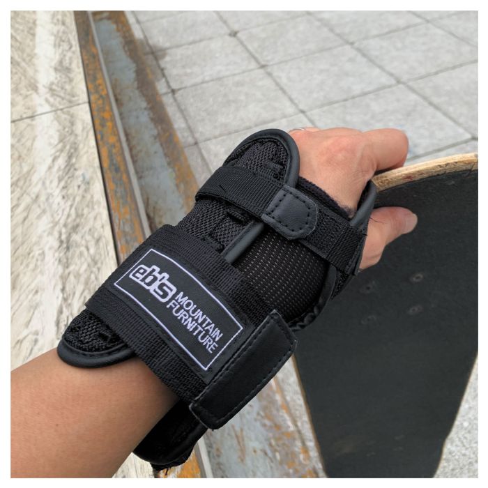 eb's エビス WRIST PROTECTOR 4200137 リスト・プロテクター 手首ガード グローブ外付け サイド面伸縮素材 左右2個セット  スノーボード スケートボード 正規品-スノーボード（キッズ）・サーフィンの専門店｜DREAMY