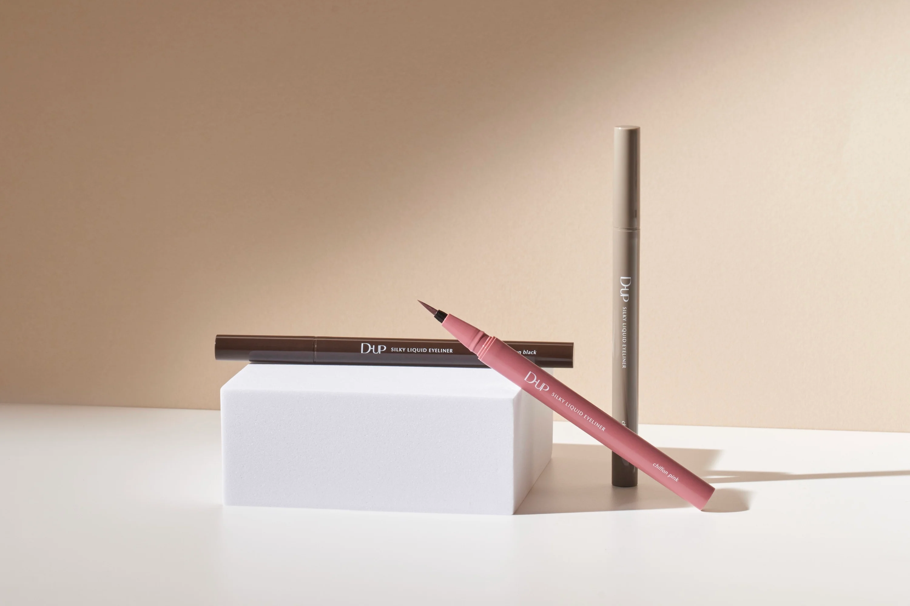 SILKY LIQUID EYELINER