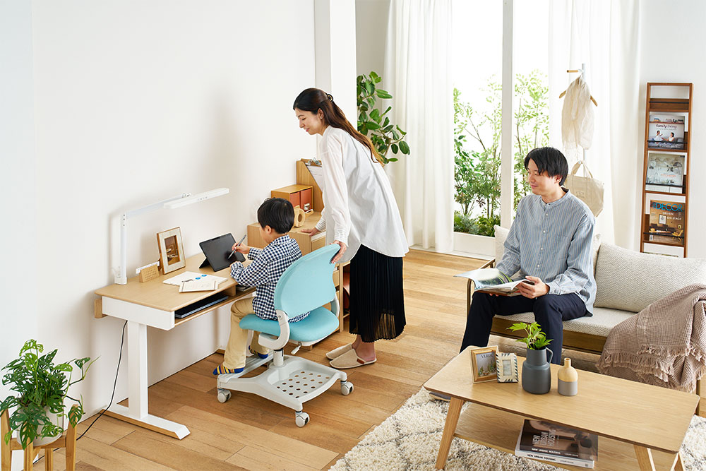 HyBridChair ハイブリッドチェア | 木製と回転を融合した学習チェア