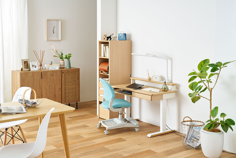 HyBridChair ハイブリッドチェア | 木製と回転を融合した学習チェア
