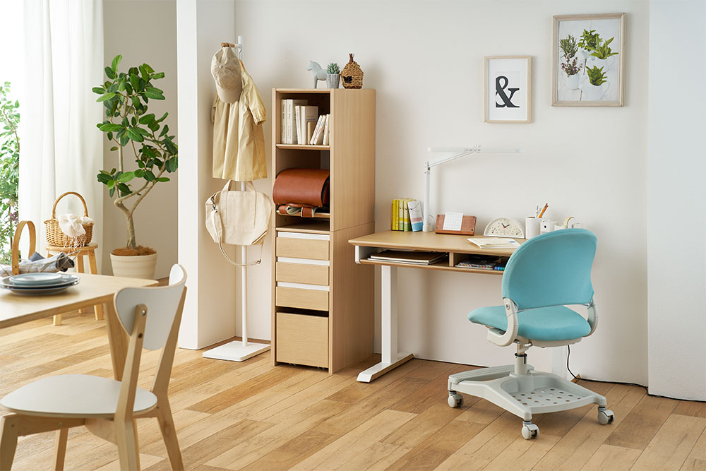 HyBridChair ハイブリッドチェア | 木製と回転を融合した学習チェア
