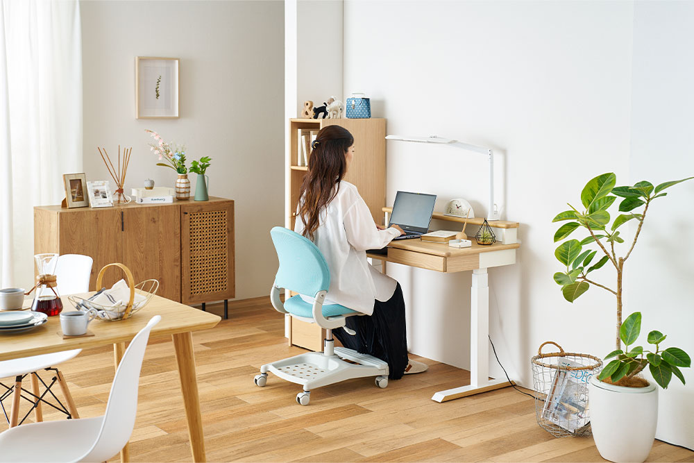 Lenos レノス | ホワイトオーク突板の電動昇降デスク Fit-in Desk
