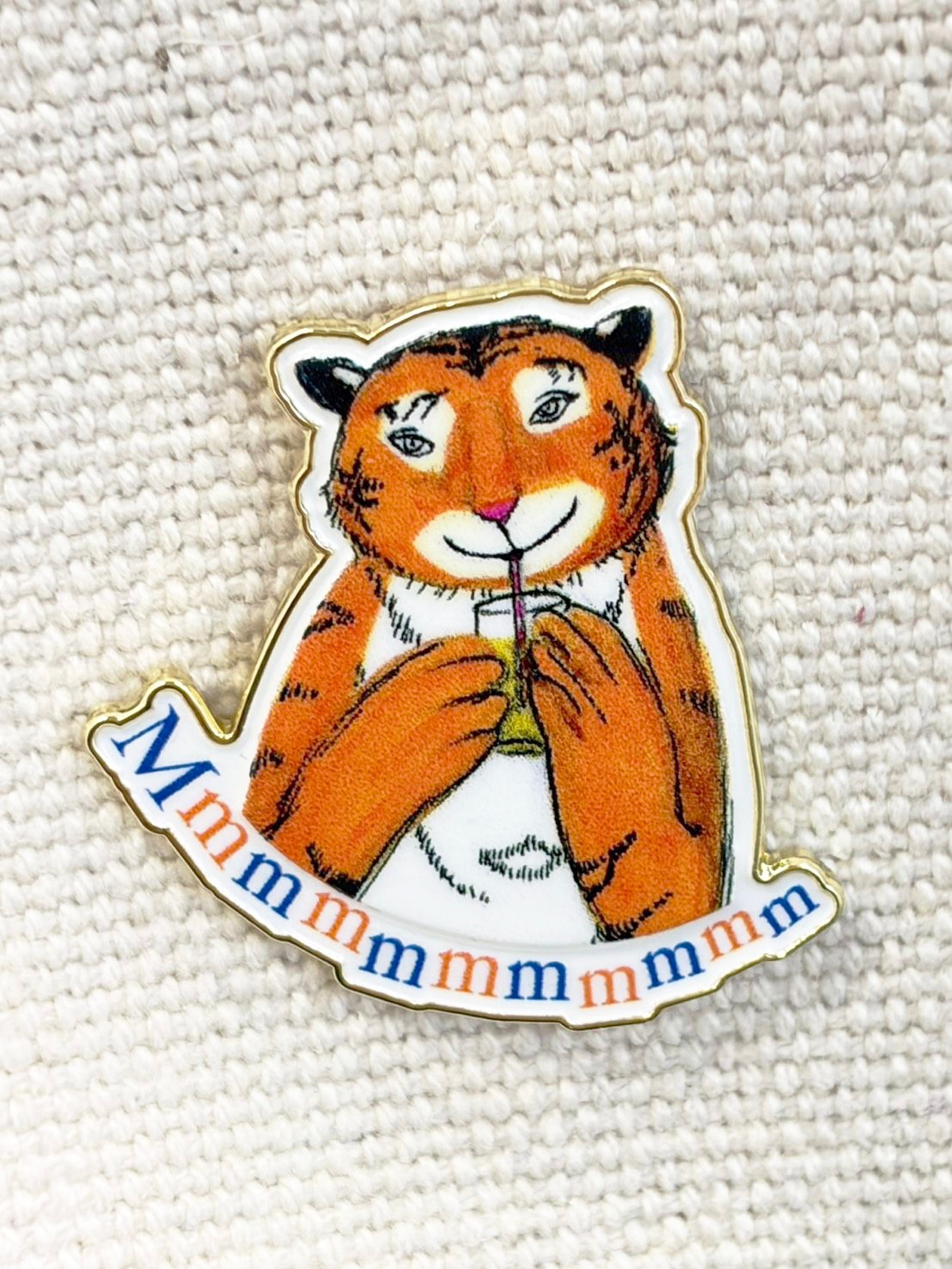 おちゃのじかんにきたとらピンバッジ画像