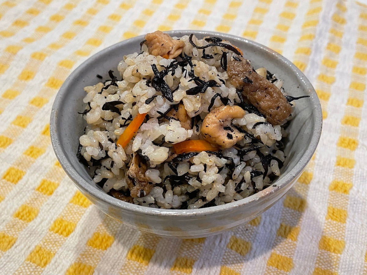 【レシピ紹介】簡単！玄米混ぜご飯 『ひじきと鶏肉の玄米混ぜご飯』