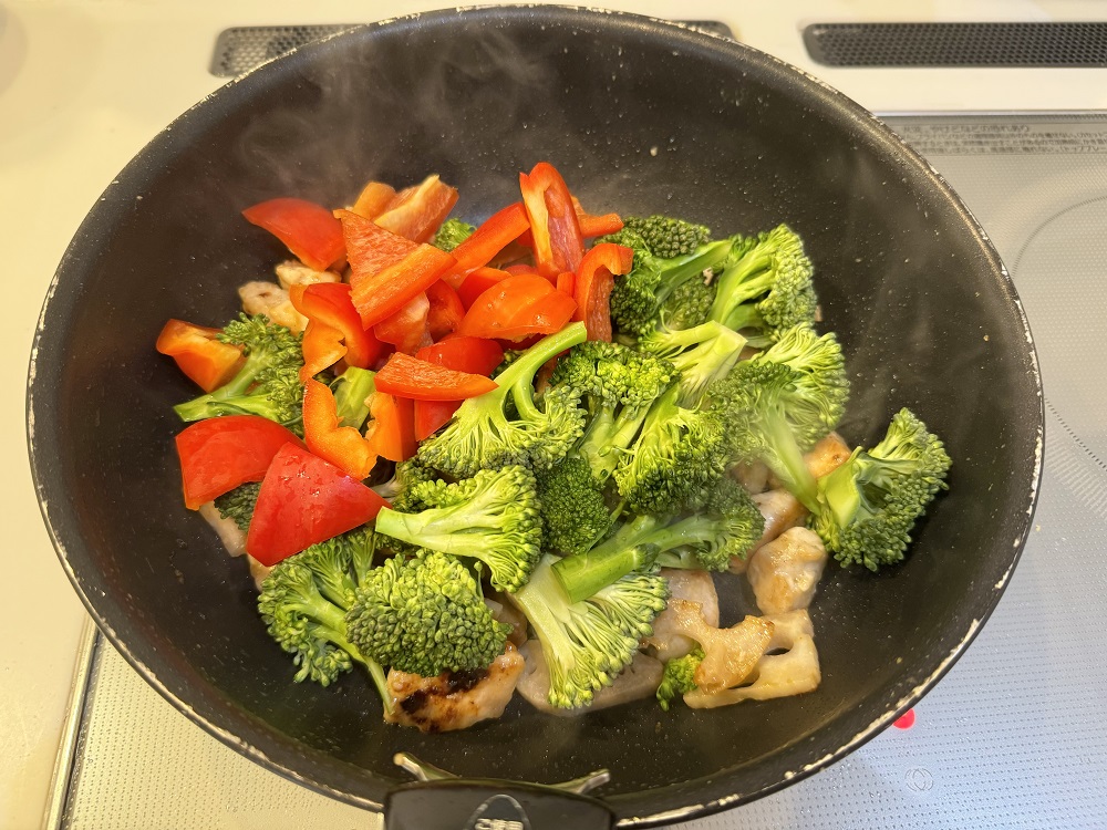玄米をもっと美味しく食べられるおかずレシピ！『鶏肉と卵とブロッコリーのオイスターソース炒め』